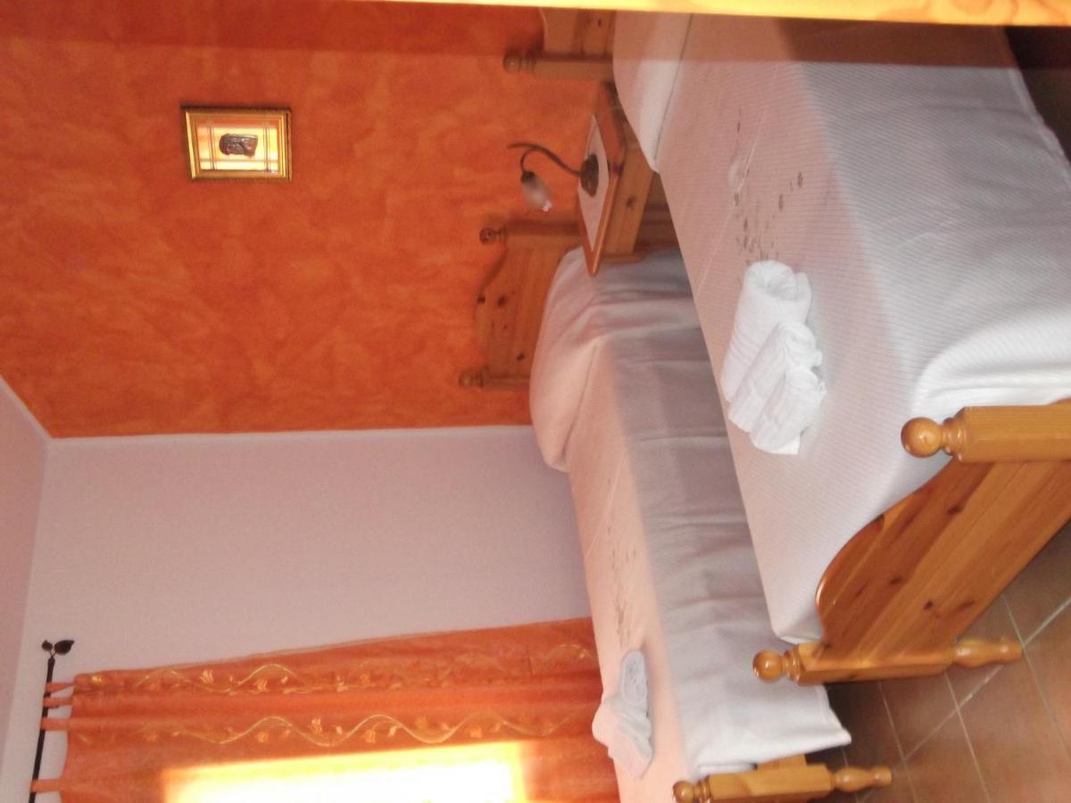 Hotel Il Nido Dell'Aquila Villanova Strisaili Екстериор снимка