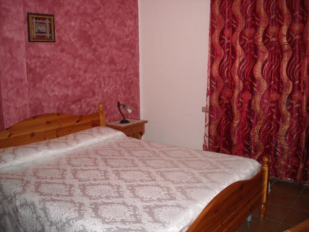 Hotel Il Nido Dell'Aquila Villanova Strisaili Стая снимка
