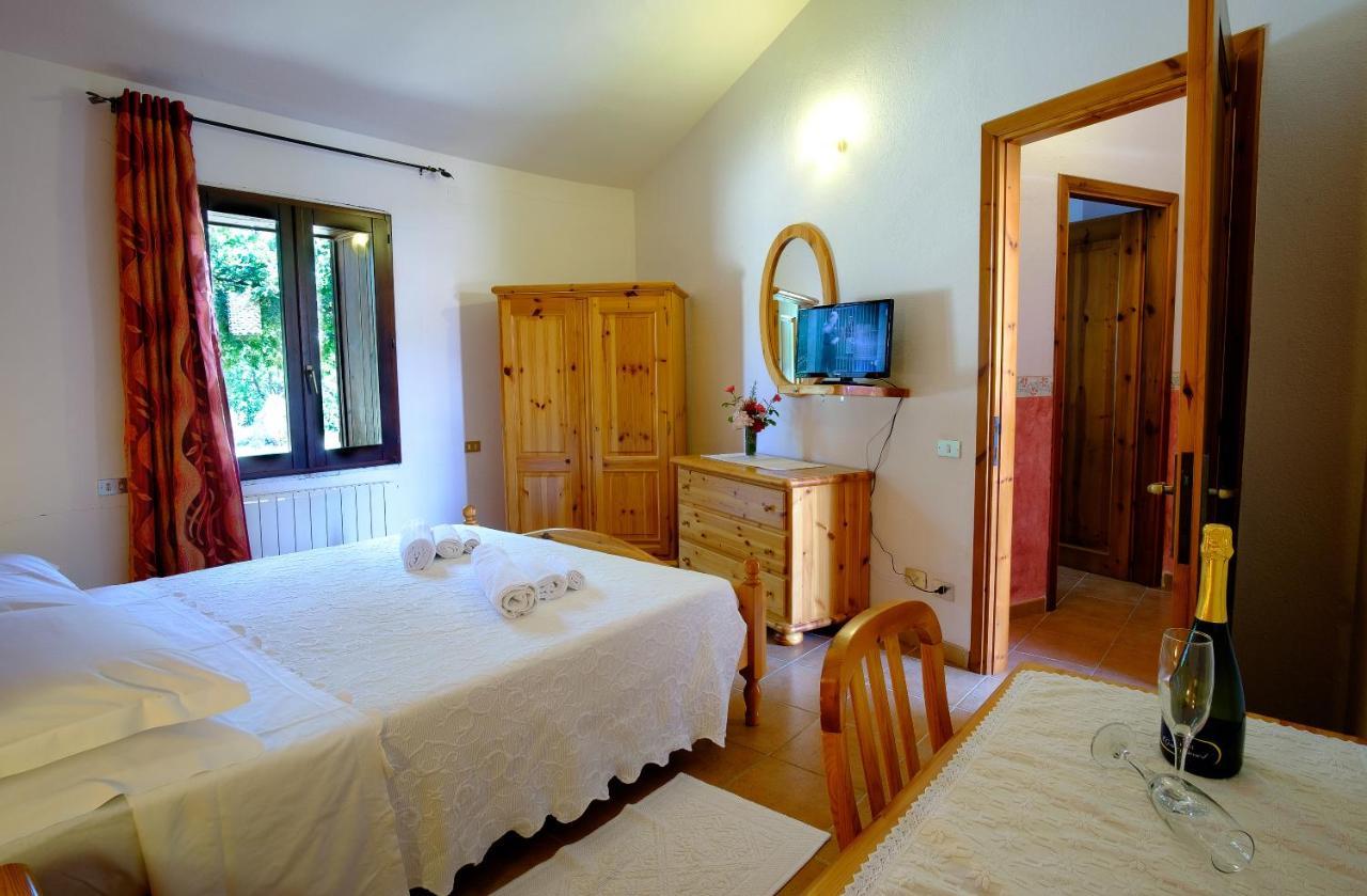 Hotel Il Nido Dell'Aquila Villanova Strisaili Екстериор снимка