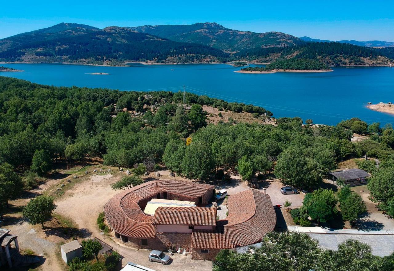 Hotel Il Nido Dell'Aquila Villanova Strisaili Екстериор снимка